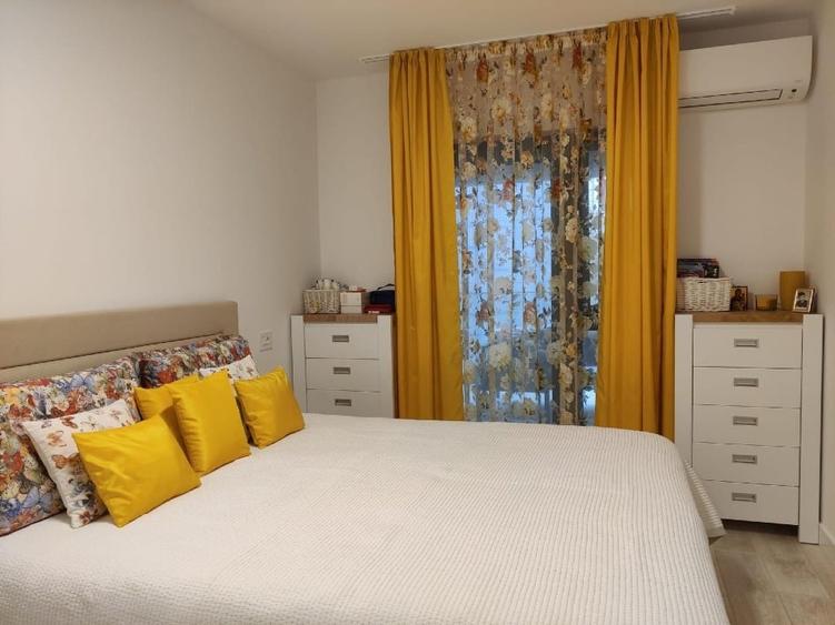 Apartament cu 3 camere semidecomandat, mobilat în P-ta Presei Libere