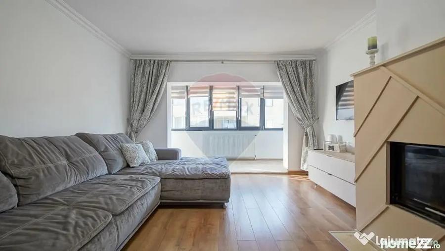 Apartament cu 4 camere decomandat în Movilei