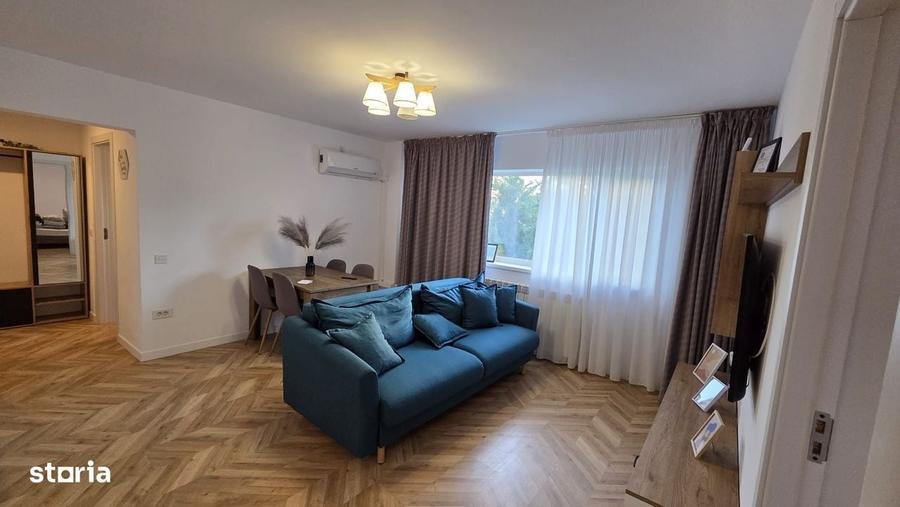 Apartament cu 3 camere semidecomandat în Splai Bahlui