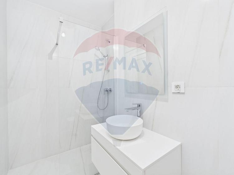 Apartament cu 3 camere semidecomandat în Nord