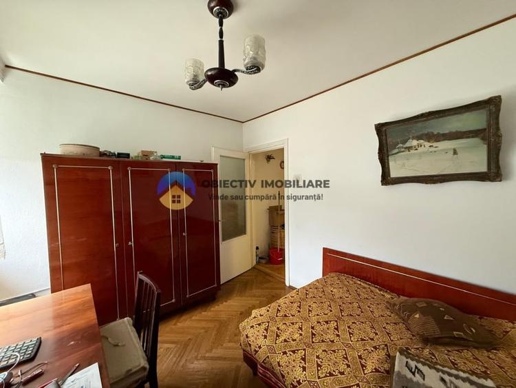 Apartament cu 3 camere semidecomandat, mobilat în Central
