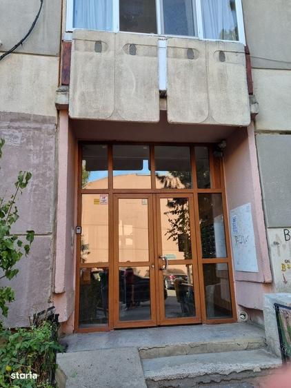 Apartament cu 3 camere decomandat în Rahova