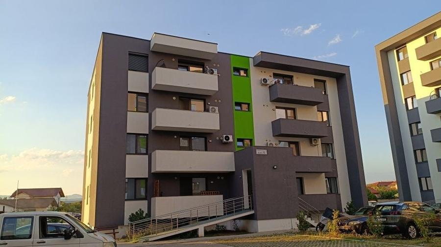 Apartament cu 3 camere decomandat în Ampoi 3