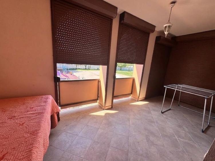 Casă individuală cu 5 camere cu Teren 1612 Mp în Sud