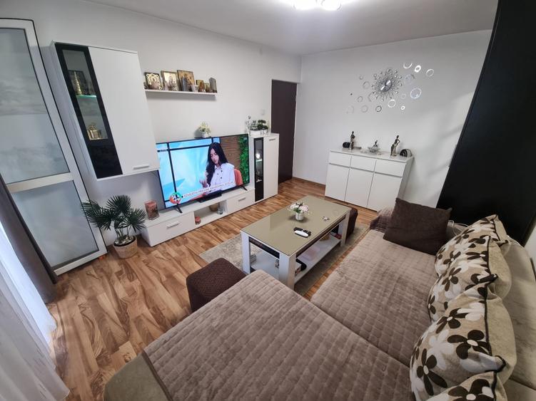 Apartament cu 2 camere decomandat în Berceni