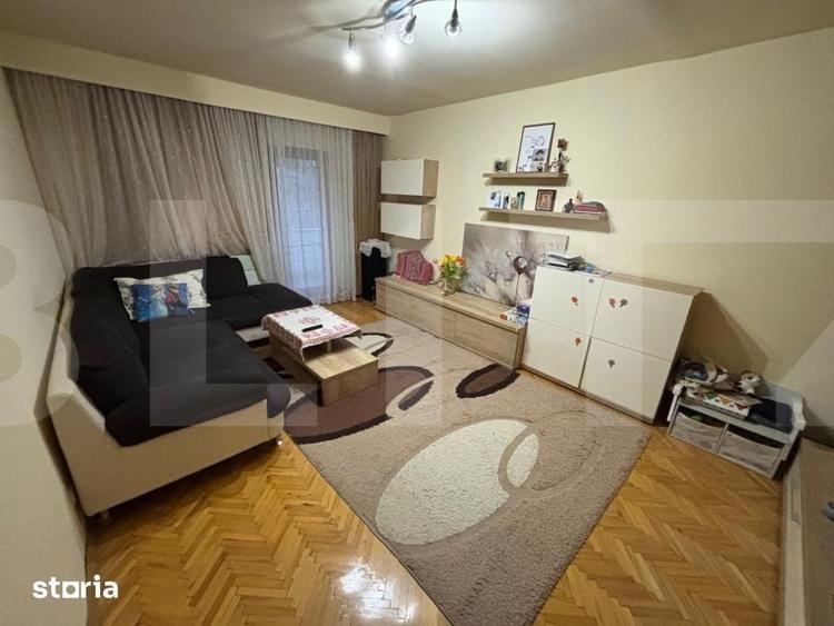 Apartament cu 3 camere decomandat în Central