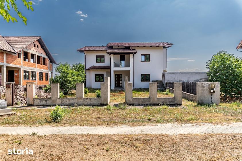 Casă cu 9 camere cu Teren 997 Mp în Zimandu Nou