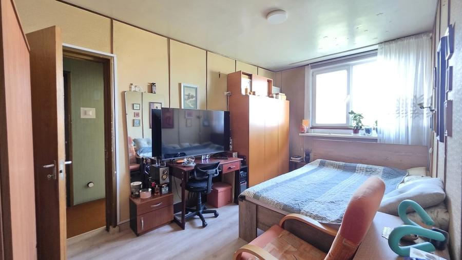 Apartament cu 3 camere decomandat în Drumul Taberei