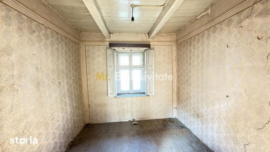 Casă cu 4 camere semidecomandat cu Teren 2948 Mp în Tiream