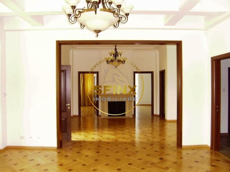 Apartament cu 11 camere în Capitale