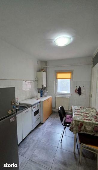 Apartament cu 3 camere decomandat, mobilat în Complex Studențesc