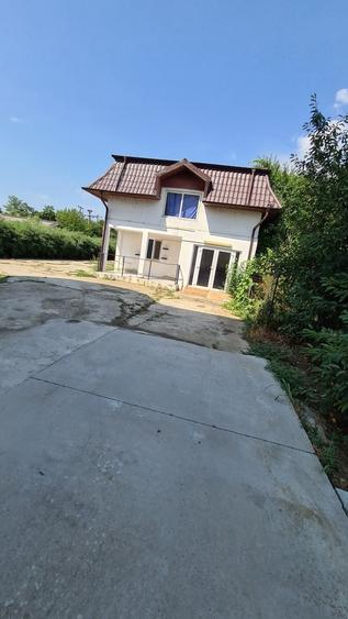 Casă individuală cu 5 camere cu Garaj în Tâncăbești