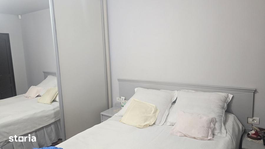 Casă cu 3 camere cu Teren 1020 Mp în Zăvoi