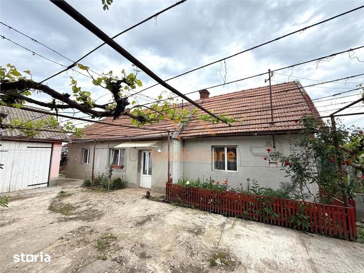 Casă cu 4 camere cu Teren 1081 Mp în Girișu de Criș