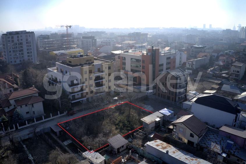 Apartament cu 4 camere semidecomandat în Aviației