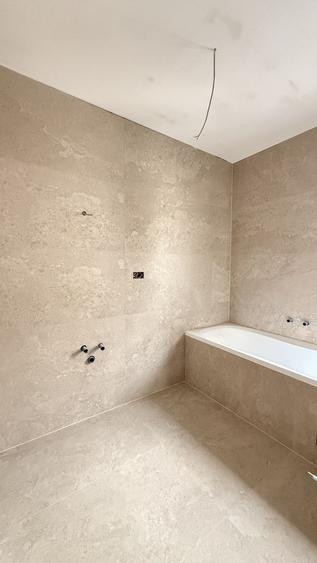 Duplex cu 5 camere cu Canalizare în Dumbrăvița