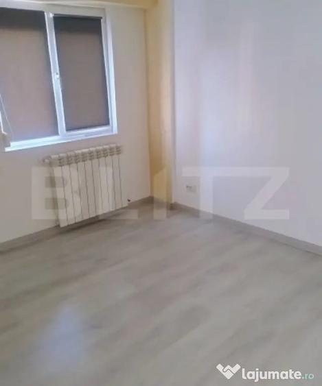 Apartament cu 4 camere semidecomandat în Central