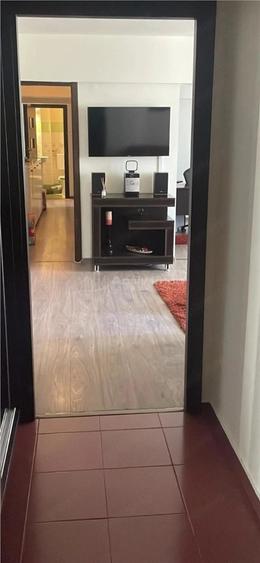 Apartament cu 3 camere decomandat în Calea București
