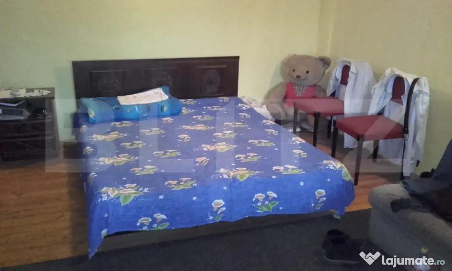 Casă cu 5 camere cu Canalizare în Central