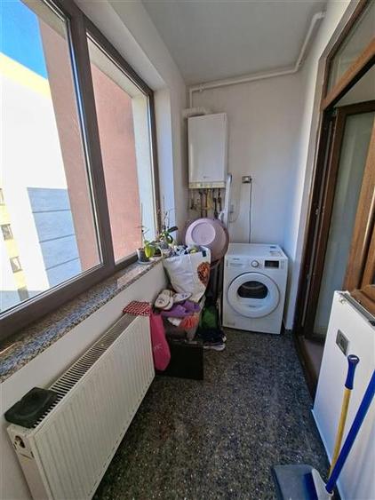 Apartament cu 3 camere nedecomandat, mobilat în Tractorul
