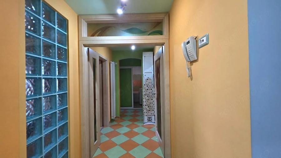 Apartament cu 4 camere decomandat în Complex Studențesc