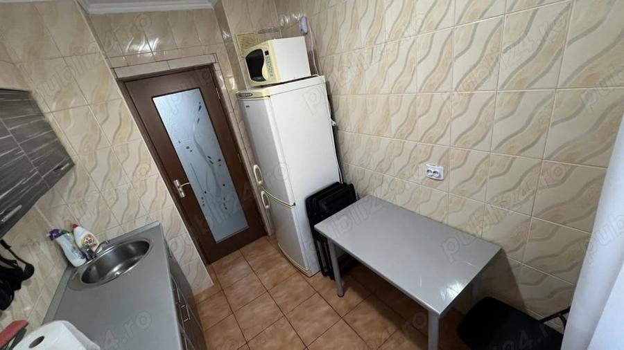 Apartament cu 3 camere semidecomandat în Lujerului