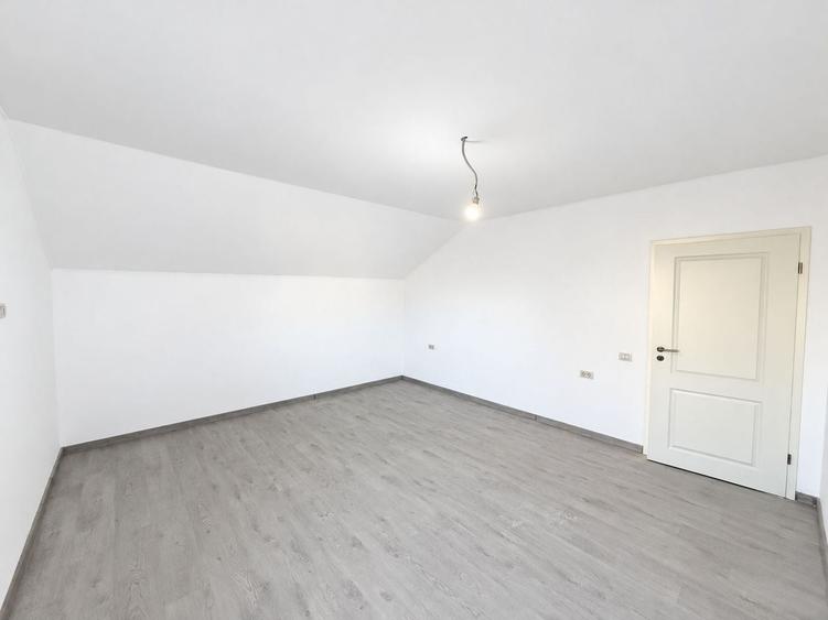 Duplex cu 4 camere cu Canalizare în Moșnița Nouă