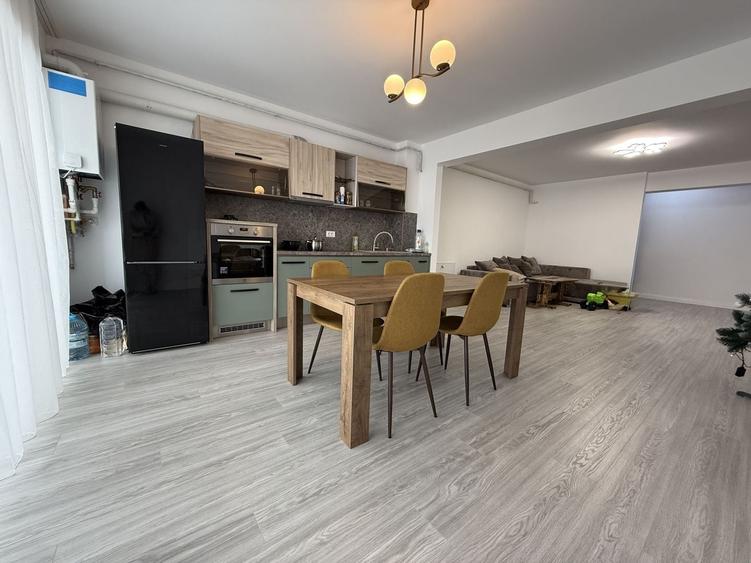 Apartament cu 2 camere semidecomandat, mobilat în Central