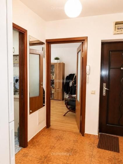 Apartament cu 3 camere decomandat în Dristor