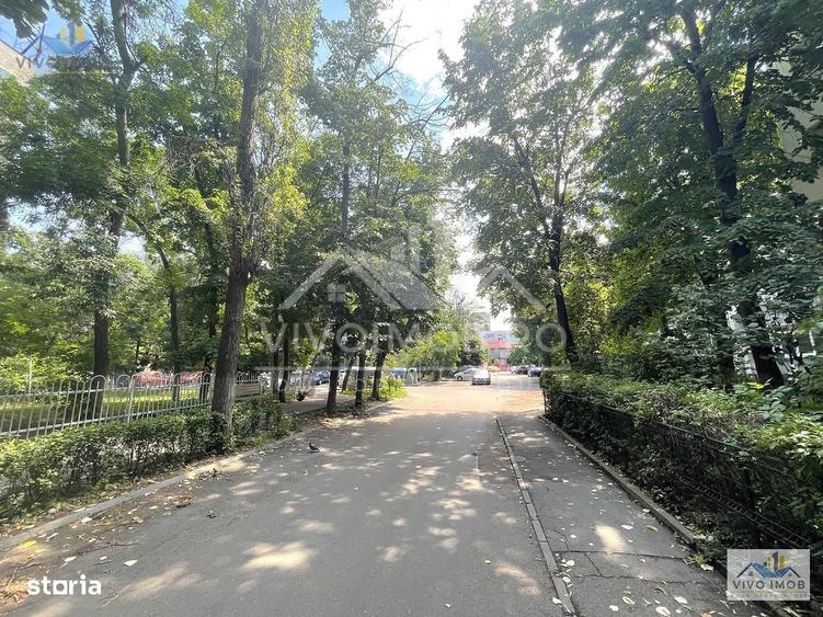 Apartament cu 3 camere semidecomandat în Titan
