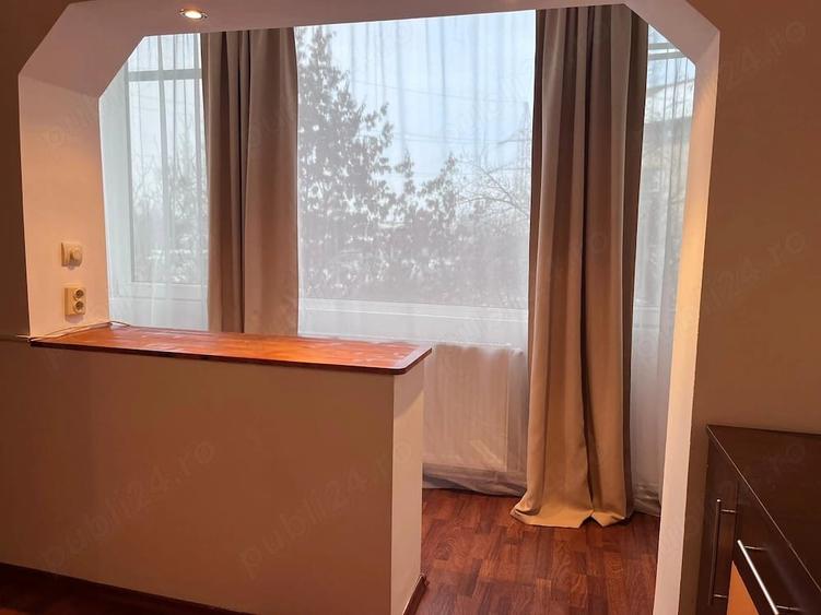 Apartament cu 3 camere semidecomandat în Soarelui