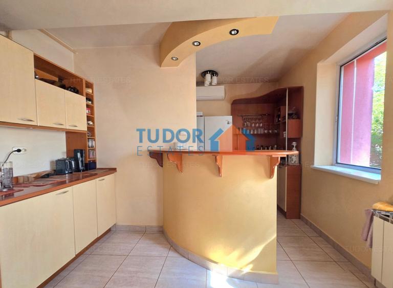 Casă individuală cu 7 camere cu Canalizare în Pipera