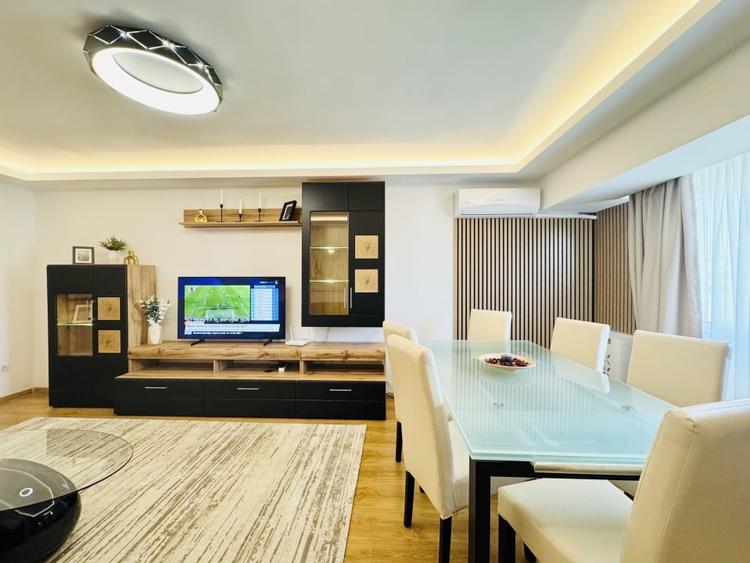 Apartament cu 4 camere decomandat, mobilat în Decebal