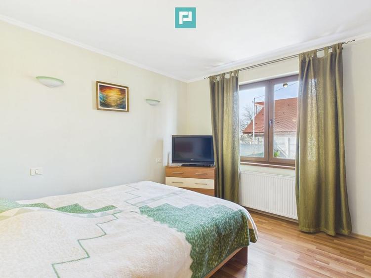 Casă cu 5 camere cu Teren 431 Mp în Aradului