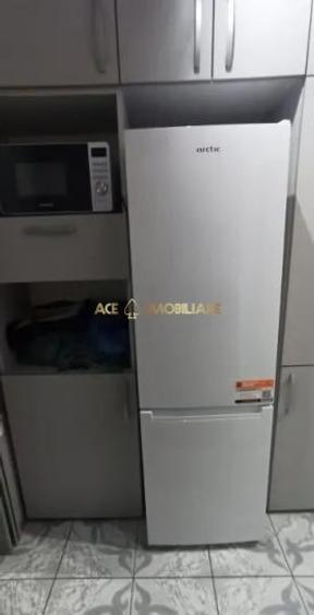 Apartament cu 3 camere semidecomandat, mobilat în Berceni
