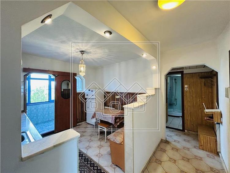 Apartament cu 2 camere decomandat în Vasile Aaron