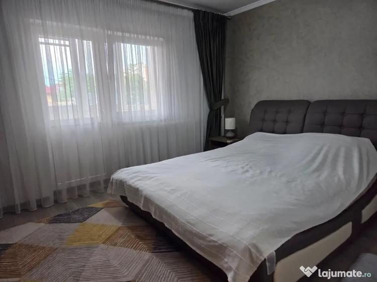 Apartament cu 3 camere decomandat în 1 Mai