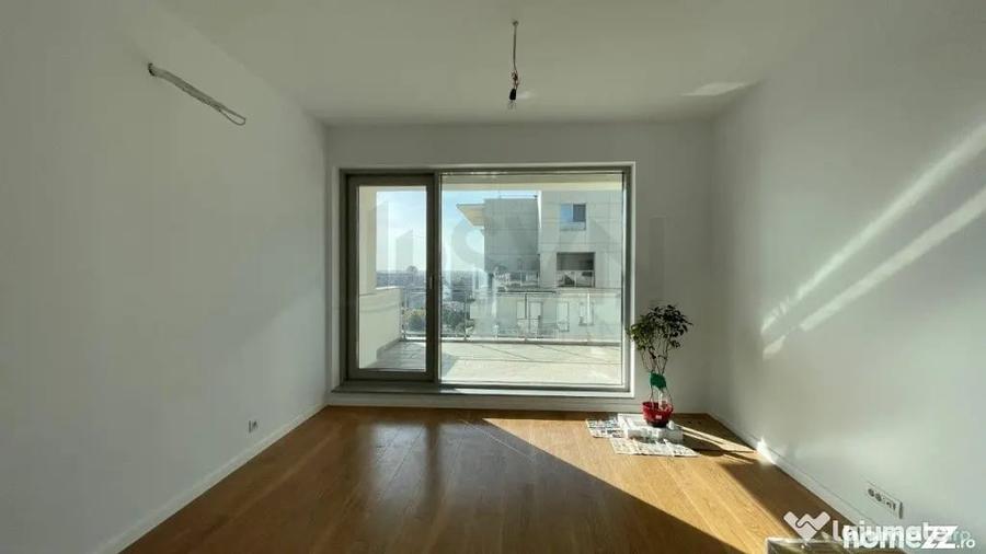 Apartament cu 4 camere semidecomandat în Domenii