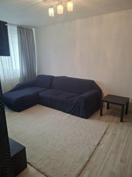 Apartament cu 3 camere decomandat, mobilat în Titan