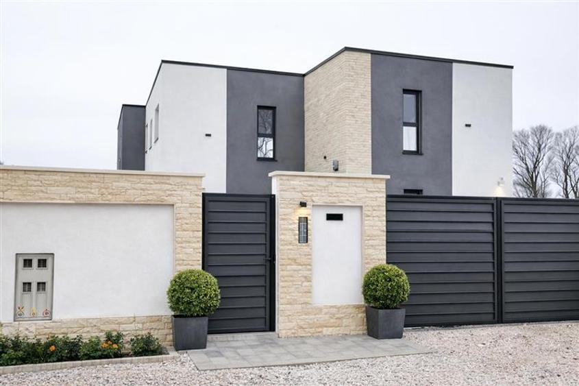 Duplex cu 5 camere cu Canalizare în Stupini