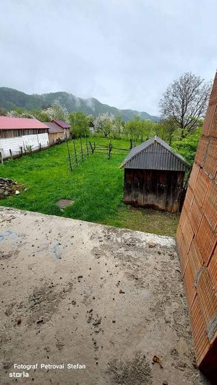 Casă cu 4 camere în Leordina