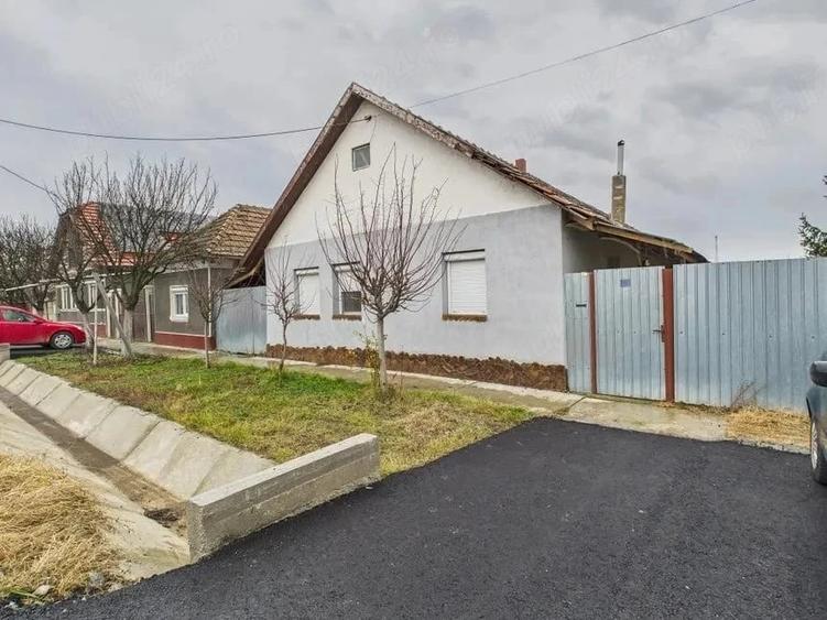 Casă cu Teren 1098 Mp în Central