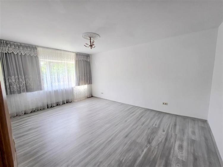 Apartament cu 3 camere decomandat, mobilat în Obcini