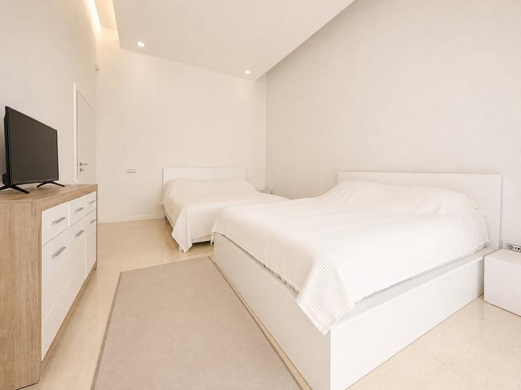 Apartament cu 2 camere decomandat, mobilat în Central