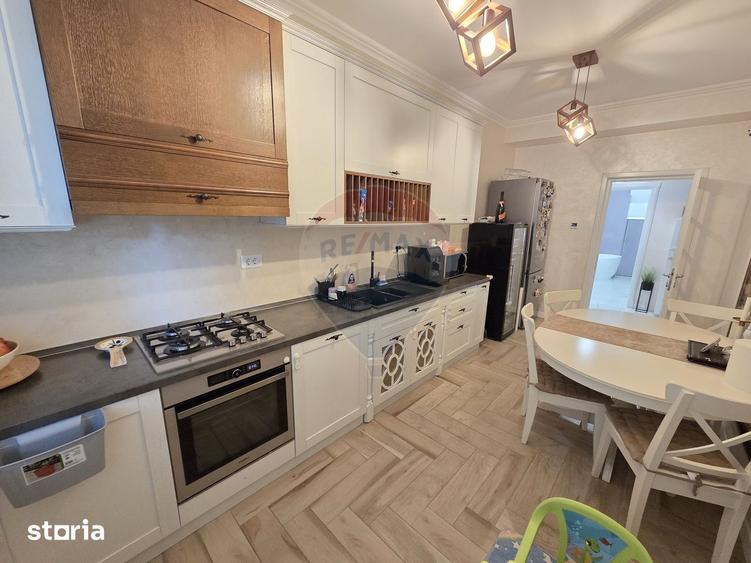 Apartament cu 3 camere, mobilat în Central