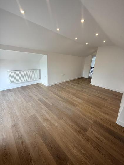 Apartament cu 4 camere în Valea Adâncă