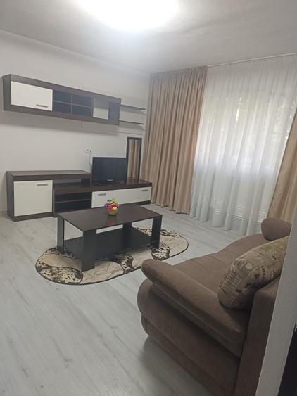 Apartament cu 2 camere semidecomandat în Brazda lui Novac