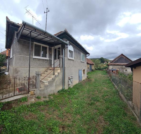 Casă individuală cu 3 camere cu Teren 1044 Mp în Sânpaul