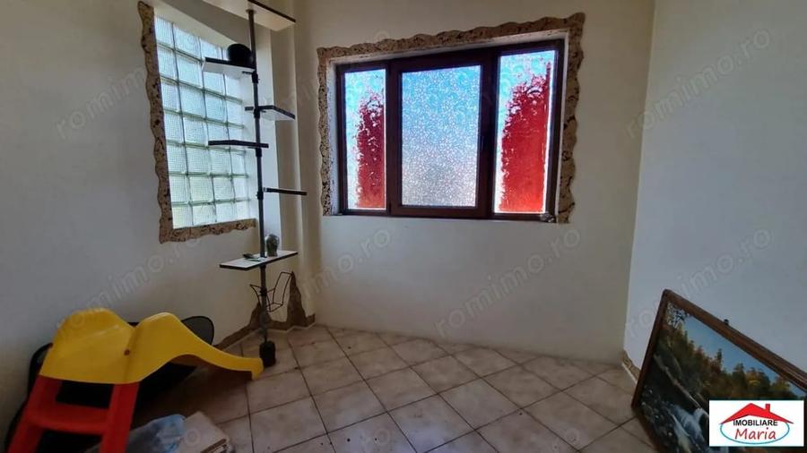 Casă cu 3 camere în Semicentral