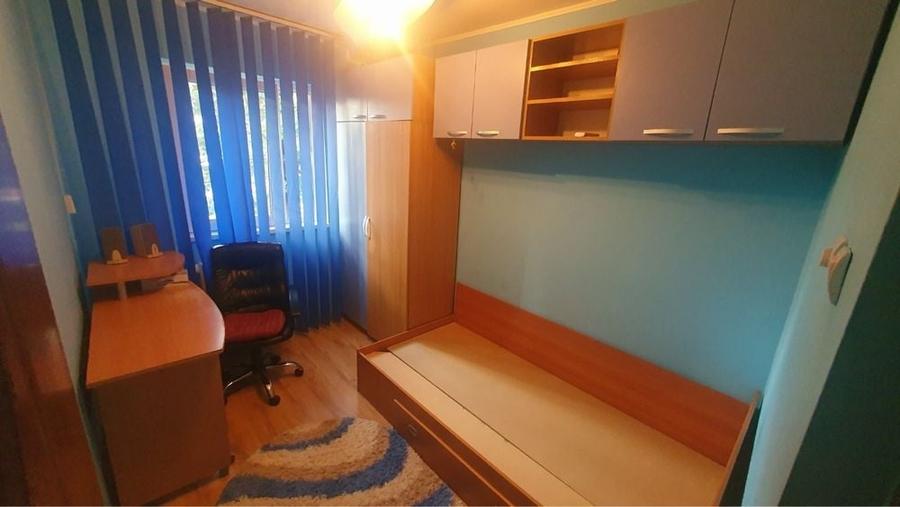 Apartament cu 3 camere semidecomandat în Alexandru cel Bun